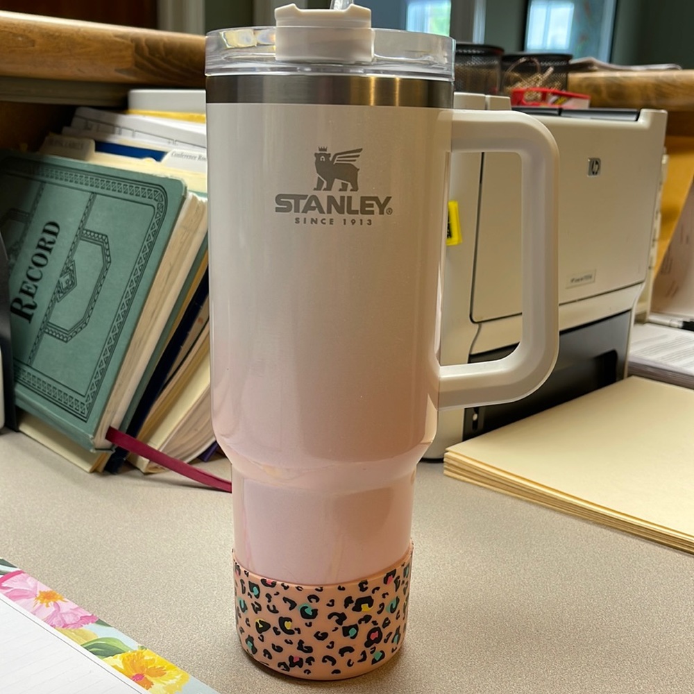 Gently used Stanley Tumbler. 40 oz, pink.